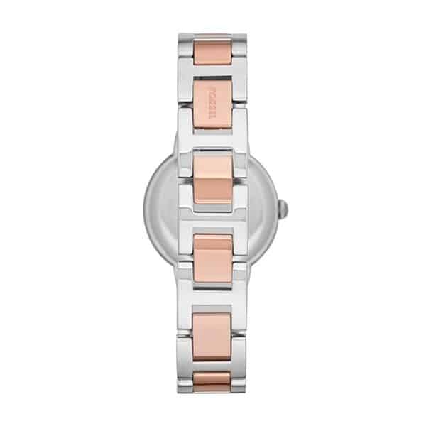 Explorez l'élégance intemporelle avec notre avis complet sur la montre Fossil Virginia ES3405 : un bijou en acier inoxydable qui allie style et sophistication pour toutes les occasions.