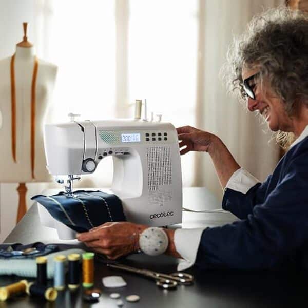 Plongez dans notre test complet de la Cecotec BelleCouture 21500 : efficacité, technologie et créativité réunies pour transformer vos projets couture en chef-d'œuvre.
